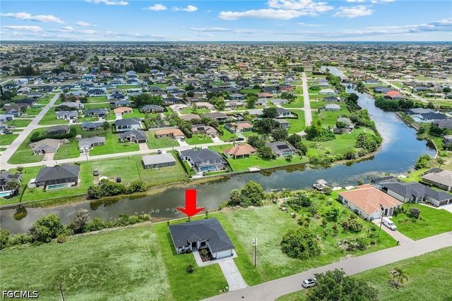 313 NE 5th TER, Cape Coral, FL 33909