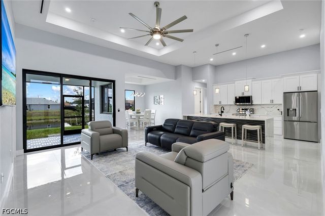 313 NE 5th TER, Cape Coral, FL 33909
