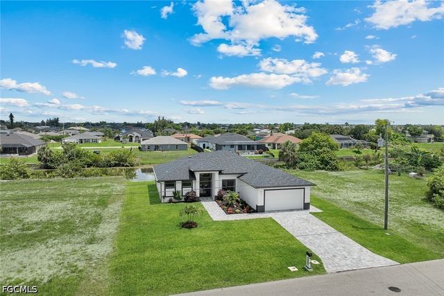 313 NE 5th TER, Cape Coral, FL 33909