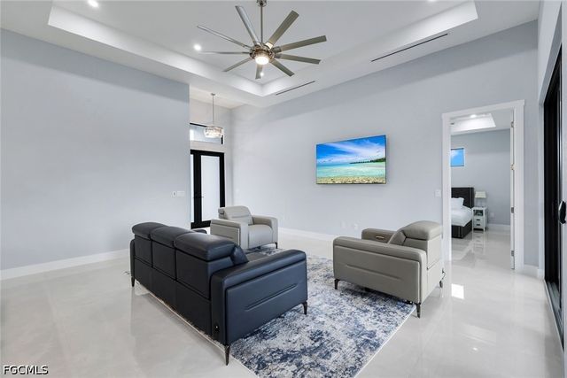 313 NE 5th TER, Cape Coral, FL 33909