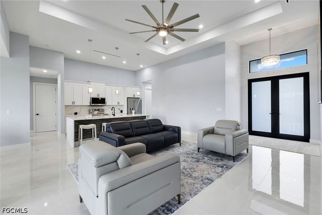 313 NE 5th TER, Cape Coral, FL 33909