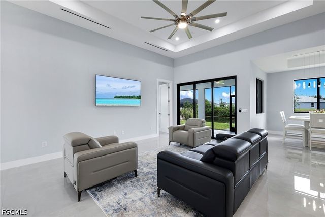 313 NE 5th TER, Cape Coral, FL 33909