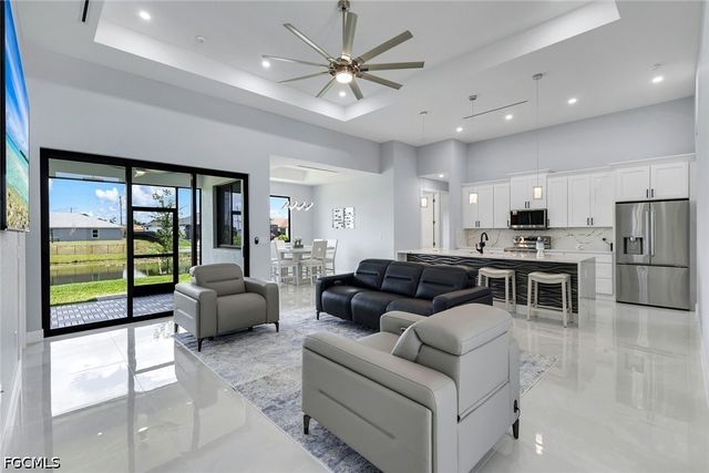 313 NE 5th TER, Cape Coral, FL 33909