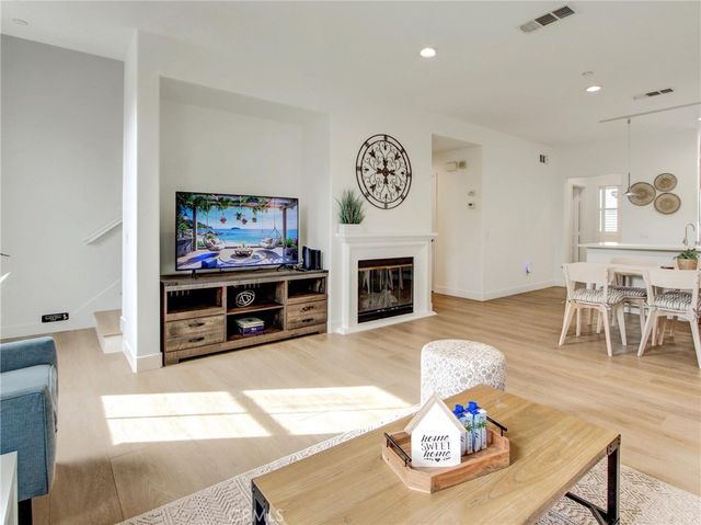 8056 Torino, Stanton, CA 90680
