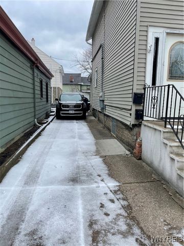 192 York Street, Buffalo, NY 14213