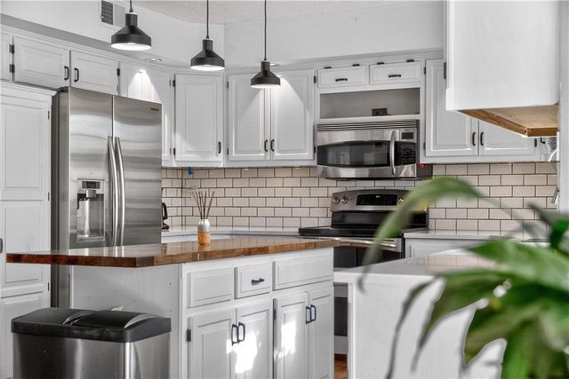 7936 Alden Street, Lenexa, KS 66215