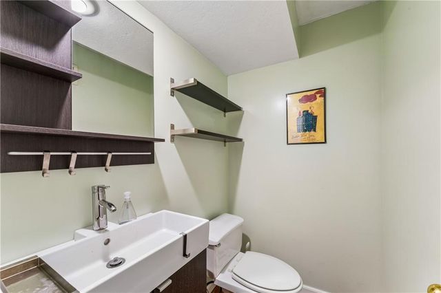 7936 Alden Street, Lenexa, KS 66215