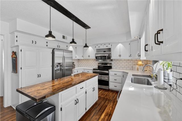 7936 Alden Street, Lenexa, KS 66215