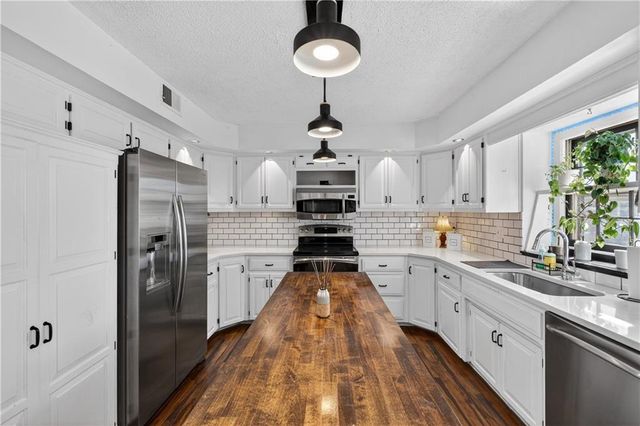 7936 Alden Street, Lenexa, KS 66215