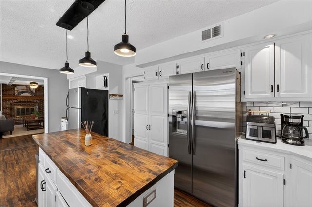 7936 Alden Street, Lenexa, KS 66215