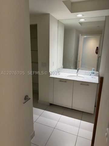 500 Brickell Ave 3210, Miami, FL 33131