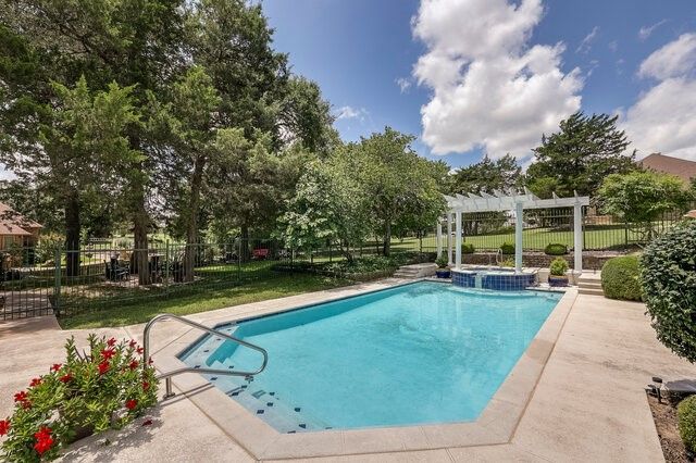 917 Longmeadow Lane, Desoto, TX 75115