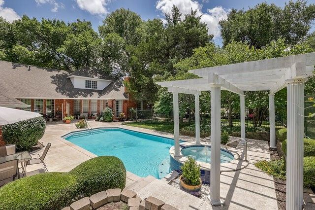 917 Longmeadow Lane, Desoto, TX 75115