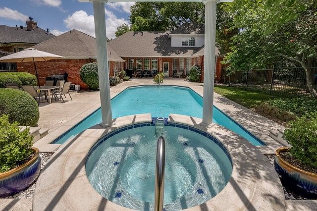 917 Longmeadow Lane, Desoto, TX 75115