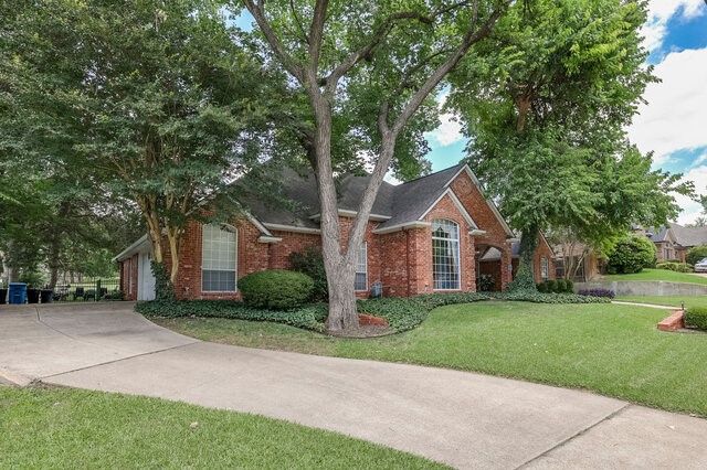 917 Longmeadow Lane, Desoto, TX 75115