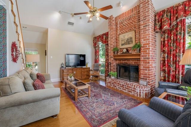 917 Longmeadow Lane, Desoto, TX 75115