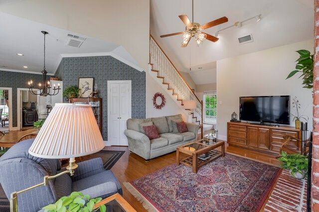 917 Longmeadow Lane, Desoto, TX 75115