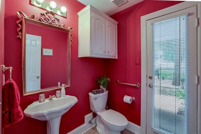 917 Longmeadow Lane, Desoto, TX 75115