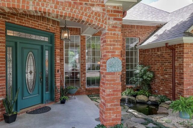 917 Longmeadow Lane, Desoto, TX 75115