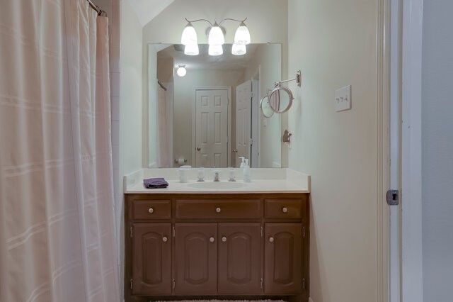 917 Longmeadow Lane, Desoto, TX 75115