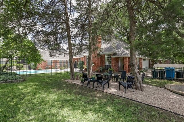 917 Longmeadow Lane, Desoto, TX 75115