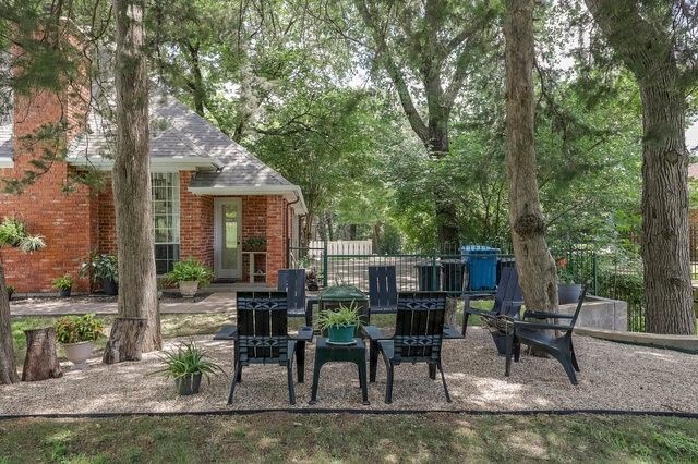 917 Longmeadow Lane, Desoto, TX 75115