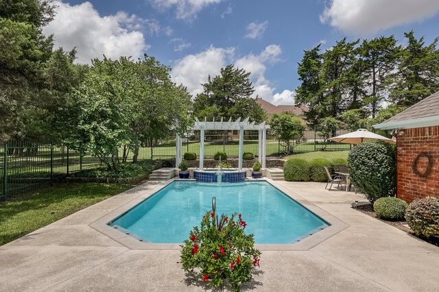 917 Longmeadow Lane, Desoto, TX 75115