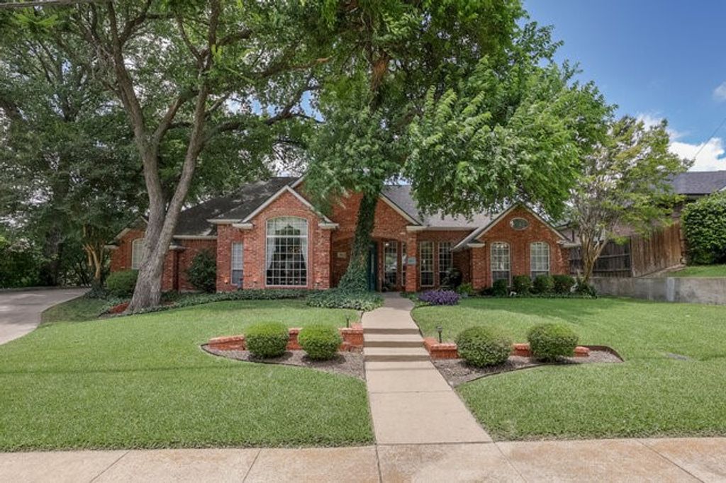 917 Longmeadow Lane, Desoto, TX 75115