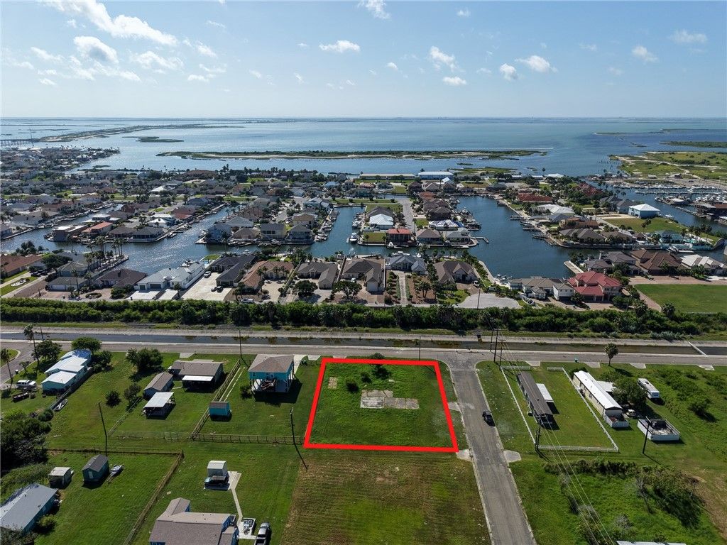 260 E Deberry Ave, Aransas Pass, TX 78336 — exterior