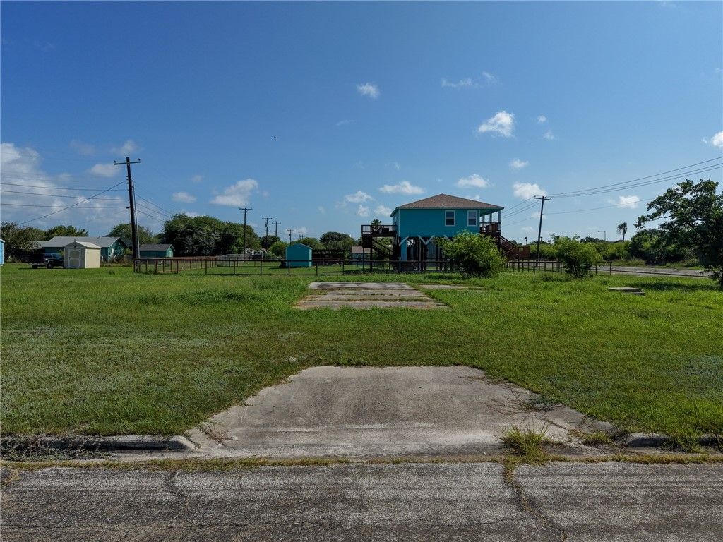 260 E Deberry Ave, Aransas Pass, TX 78336 — photo 3