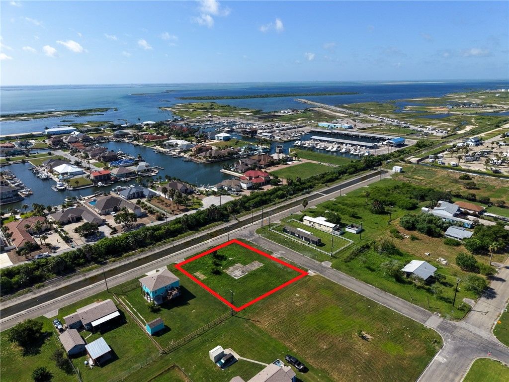 260 E Deberry Ave, Aransas Pass, TX 78336 — photo 4