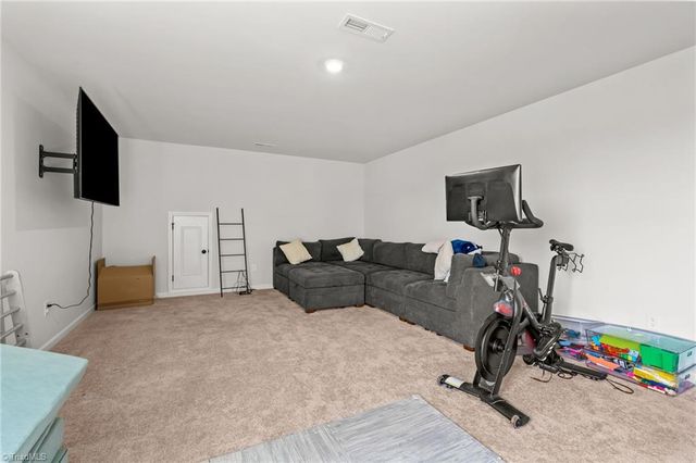 2740 Clear Lake Court, Winston-salem, NC 27106