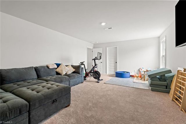 2740 Clear Lake Court, Winston-salem, NC 27106