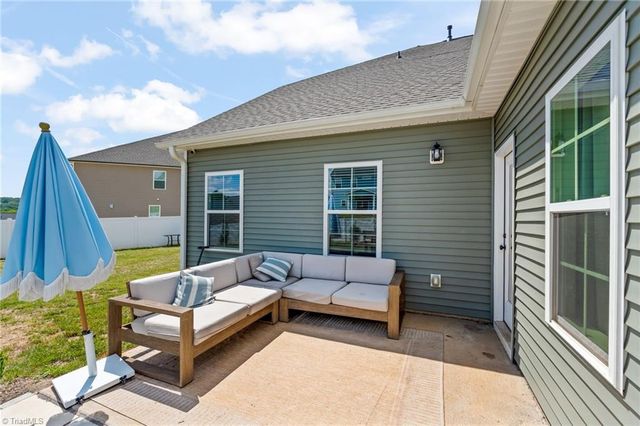 2740 Clear Lake Court, Winston-salem, NC 27106