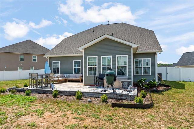 2740 Clear Lake Court, Winston-salem, NC 27106