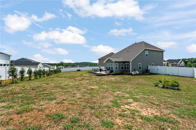 2740 Clear Lake Court, Winston-salem, NC 27106
