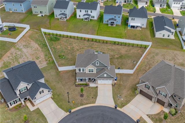2740 Clear Lake Court, Winston-salem, NC 27106