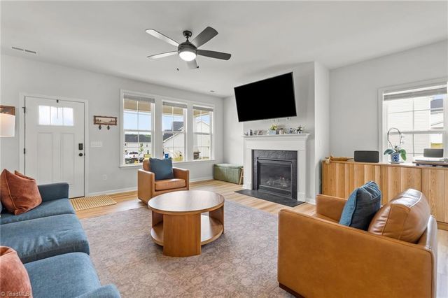 2740 Clear Lake Court, Winston-salem, NC 27106
