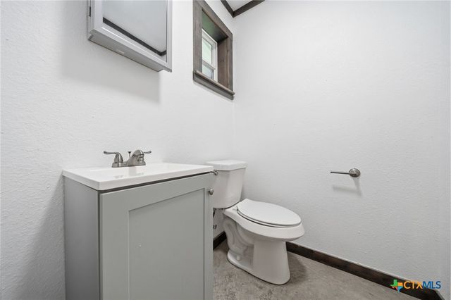 321 Avenue B B, Walnut Springs, TX 76690