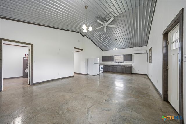 321 Avenue B B, Walnut Springs, TX 76690