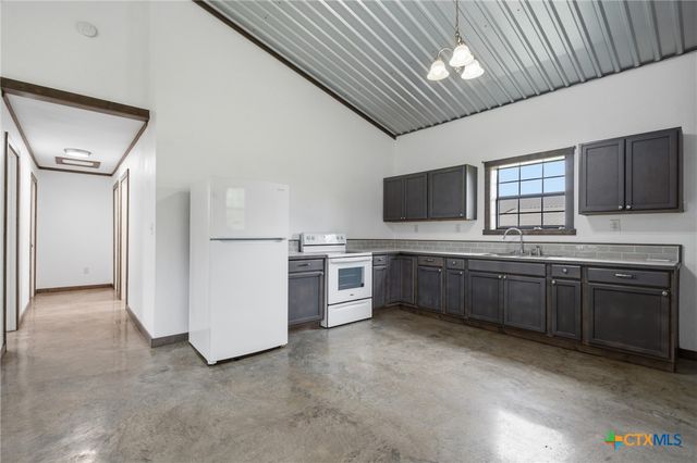 321 Avenue B B, Walnut Springs, TX 76690
