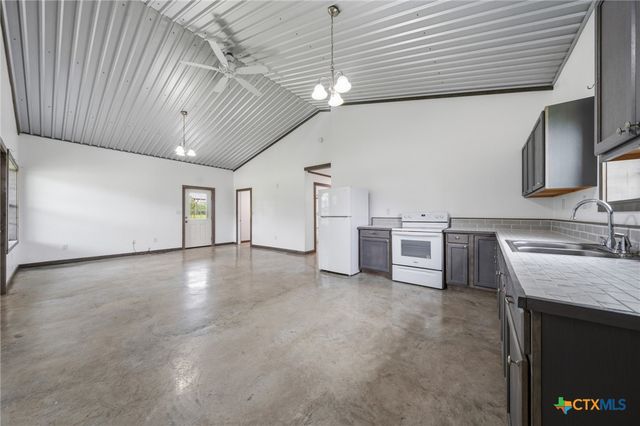 321 Avenue B B, Walnut Springs, TX 76690