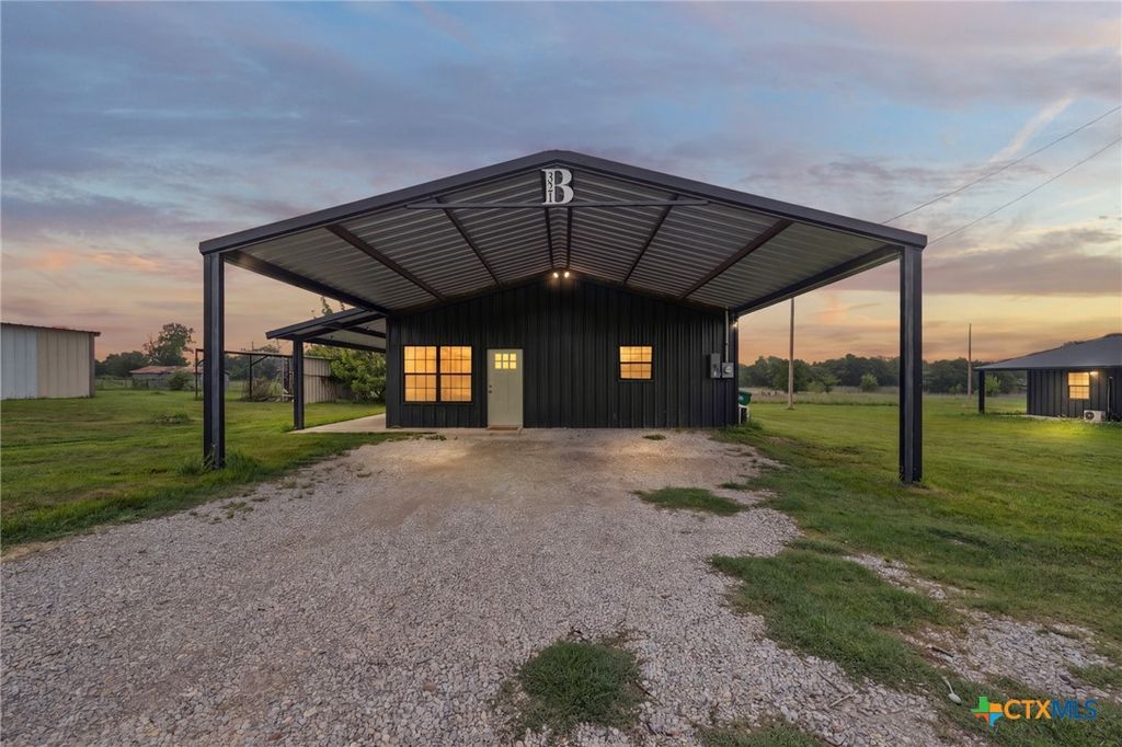 321 Avenue B B, Walnut Springs, TX 76690