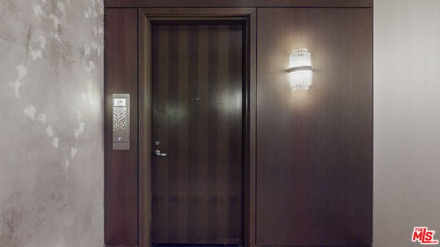 900 W Olympic Boulevard 33B, Los Angeles, CA 90015