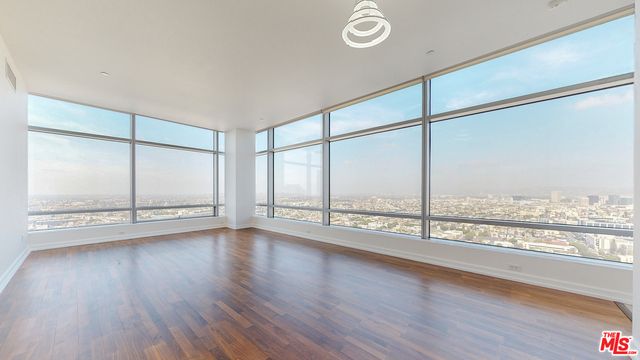 900 W Olympic Boulevard 33B, Los Angeles, CA 90015