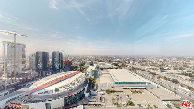 900 W Olympic Boulevard 33B, Los Angeles, CA 90015