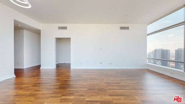 900 W Olympic Boulevard 33B, Los Angeles, CA 90015