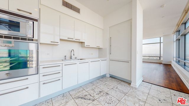 900 W Olympic Boulevard 33B, Los Angeles, CA 90015