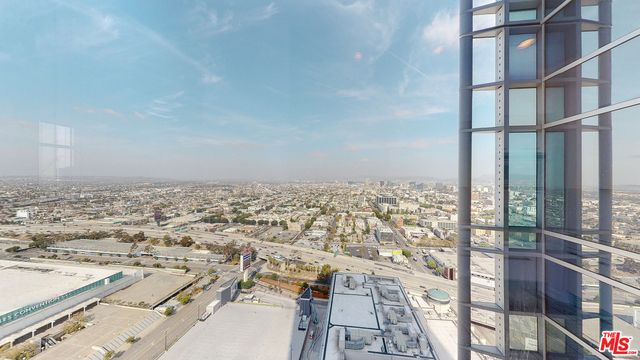 900 W Olympic Boulevard 33B, Los Angeles, CA 90015