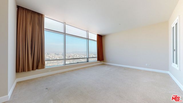 900 W Olympic Boulevard 33B, Los Angeles, CA 90015